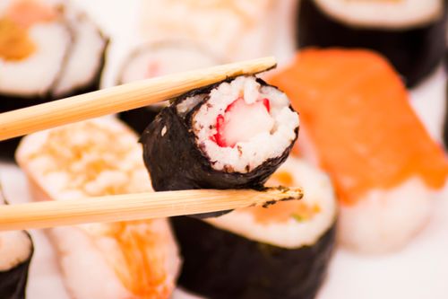 Sushi en dos palillos